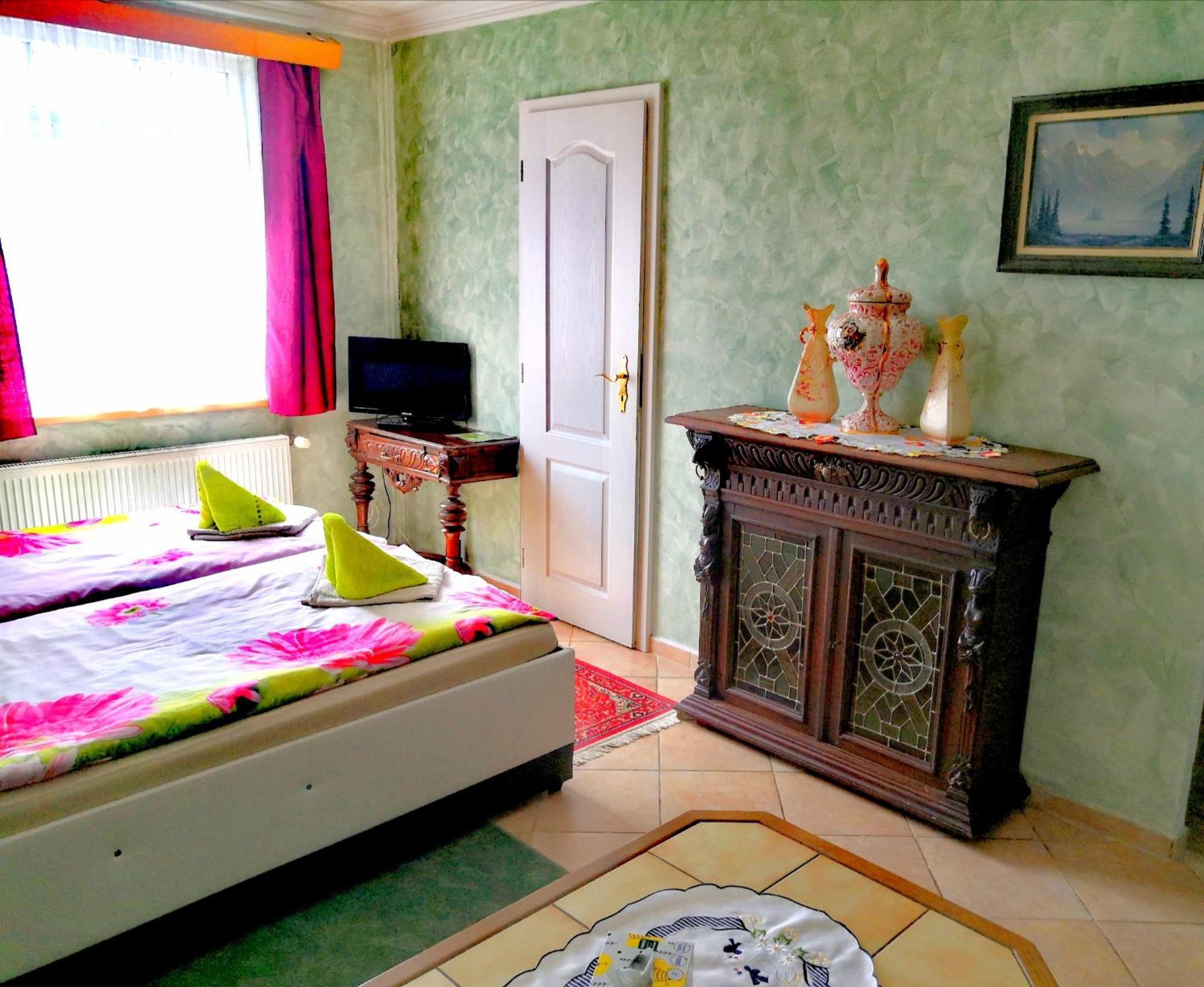 Villa Anastazis - Penzion Eden Karlsbad Exteriör bild